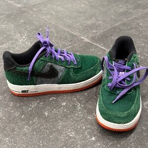 Used 2.5 Nike dunks